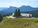 Die Stoißer Alm vor dem Staufenstock