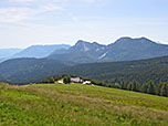 Blick hinunter zur Stoißer Alm und...