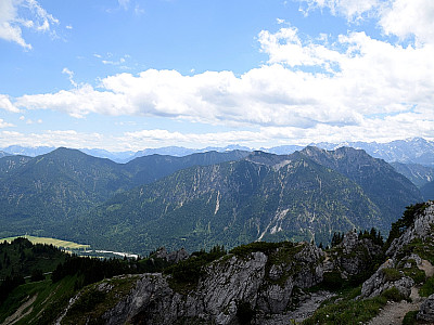 Der Ausblick nach Südwesten zum Kreuzspitz