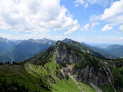 Hinter dem Laubeneck zeigt sich der Hennenkopf und die Große Klammspitze
