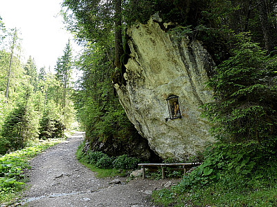 Wir passieren eine weiter Andachtsstätte...