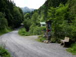 Am Ende der Klamm treffen wir wieder auf die Forststraße