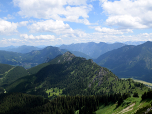 Hinter dem Sonnenberg zeigt sich der Oberammergauer Kofel