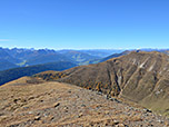 Hinten im Bild zeigen sich die Ötztaler Alpen