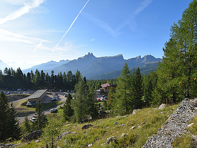 Der Ausblick zurück zum Rifugio Angelo Dibona