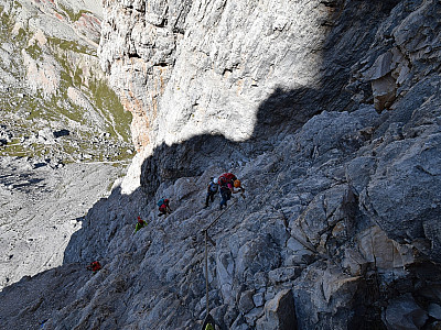 ... bringt uns recht ausgesetzt in die  Höhe.