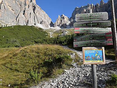Die Ferrata Lipella ist nach Westen ausgeschildert