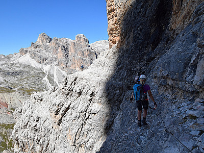 Über ein weiteres Band erreichen wir...