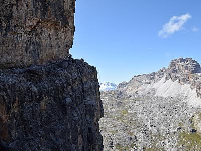 Der Ausblick aus dem Einschnitt zurück auf das Band