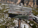 ... und orientieren uns weiter an dem Wegweiser zur Ferrata.