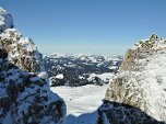 Blick zwischen den Felsen durch nach Norden