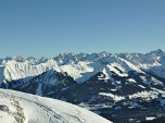 Am Horizont der Allgäuer Hauptkamm im Südosten