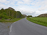 Los gehts an der Straße zwischen Brønnøysund und dem Torghatten Campingplatz