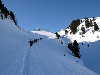 Zunächst bleiben wir links des Grabens, 