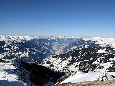 Nach Norden reicht der Blick durchs Zillertal bis zum Inntal