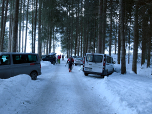 Im Wald befinden sich hinter dem Gasthaus Kühle Rast Parkbuchten