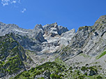 ...und genießen immer wieder den Blick zu der bizarren Felslandschaft