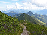 Vom Unterberger Joch geht es nochmals einige Meter bergab