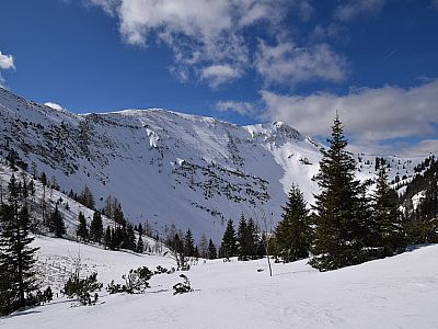 Schön ist nun der Grat zu sehen, der zum Gipfel des Großen Traithen führt.