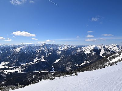 Der Ausblick nach Südwesten zum Hinteren Sonnwendjoch