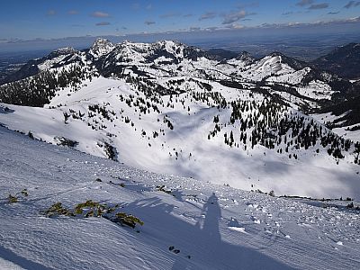Die steile Nordabfahrt mit dem Wendelstein in Hintergrund