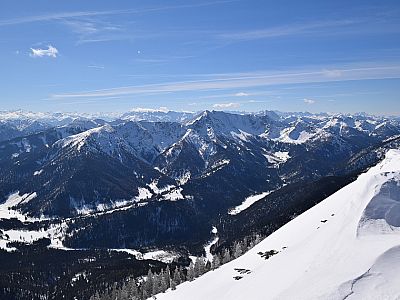 Der Ausblick auf das Sonnwendjoch vom Gipfel des Großen Traithen