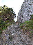 Schrofige Passage am Felsturm