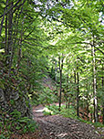 ...und wandern über den breiter werdenden Weg hinunter ins Priental