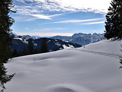 Links vom Wilden Kaiser taucht das Große Wiesbachhorn auf