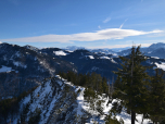 Der Blick über den Grat nach Südosten zu den Loferer Steinbergen...