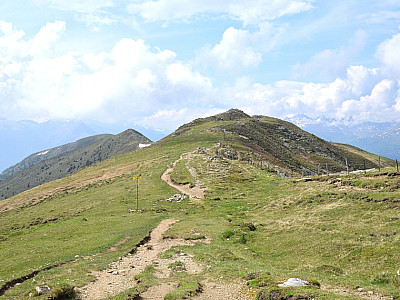 Über den breiten Rücken marschieren wir nun zum Tschiernock 
