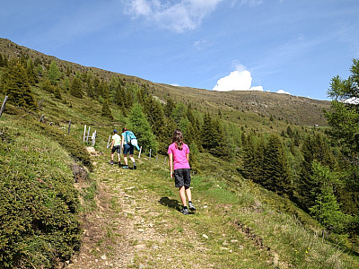 Wir passieren ein kleines Gatter