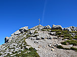 Das Karröster Kreuz, das am Vorgipfel des Tschirgant steht