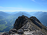 Blick vom Hauptgipfel zum Karrer Kreuz...