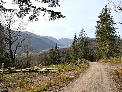 Der Blick nach Nordwesten durchs Leitzachtal