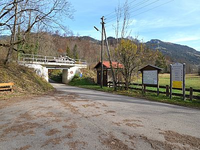 Unter den Gleisen hindurch geht es weiter nach Norden