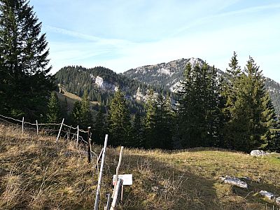 Im Nordwesten zeigt sich der Schweinsberg und der Breitenstein
