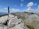 Der Ausblick nach Nordwesten auf das Velebit Gebirge