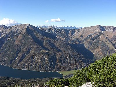 Im Hintergrund das Karwendel