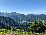 Blick zum Hochfelln und zum Chiemsee