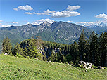 Im Süden zeigen sich das Sonntagshorn...