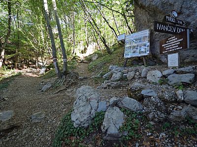 Hier halten wir uns links, Richtung Ramica Dvori