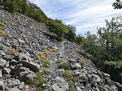 Bereits am Vormittag strahlen die Steine viel Wärme ab