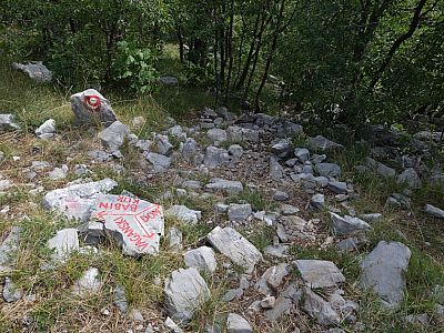 Wir halten uns hier rechts, Richtung Hütte