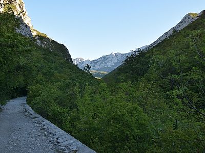 Wir marschieren nun tiefer ins Velebit Gebirge