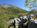 Durch die zerklüfteten Felsen...