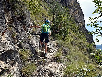 am Drahtseil weiter. 