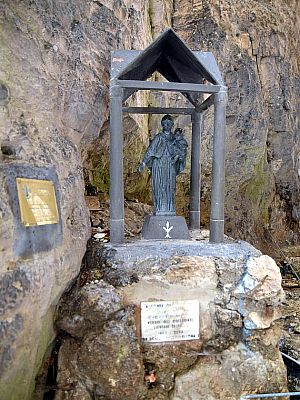 Eine kleine Madonna schützt die Kletterer