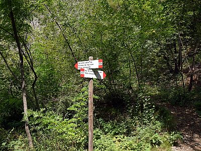 Hier unbedingt links halten, um auch den unteren Teil des Klettersteiges absolvieren zu können