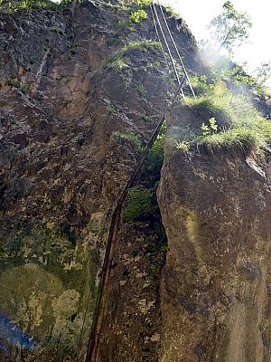 Es folgen zwei recht luftige Leitern, ...